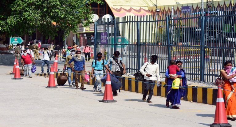 Migrant workers who were stranded in Gujrat arrived from special train to return to their hometowns