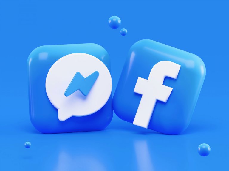 Facebook-alexander-shatov-unsplash