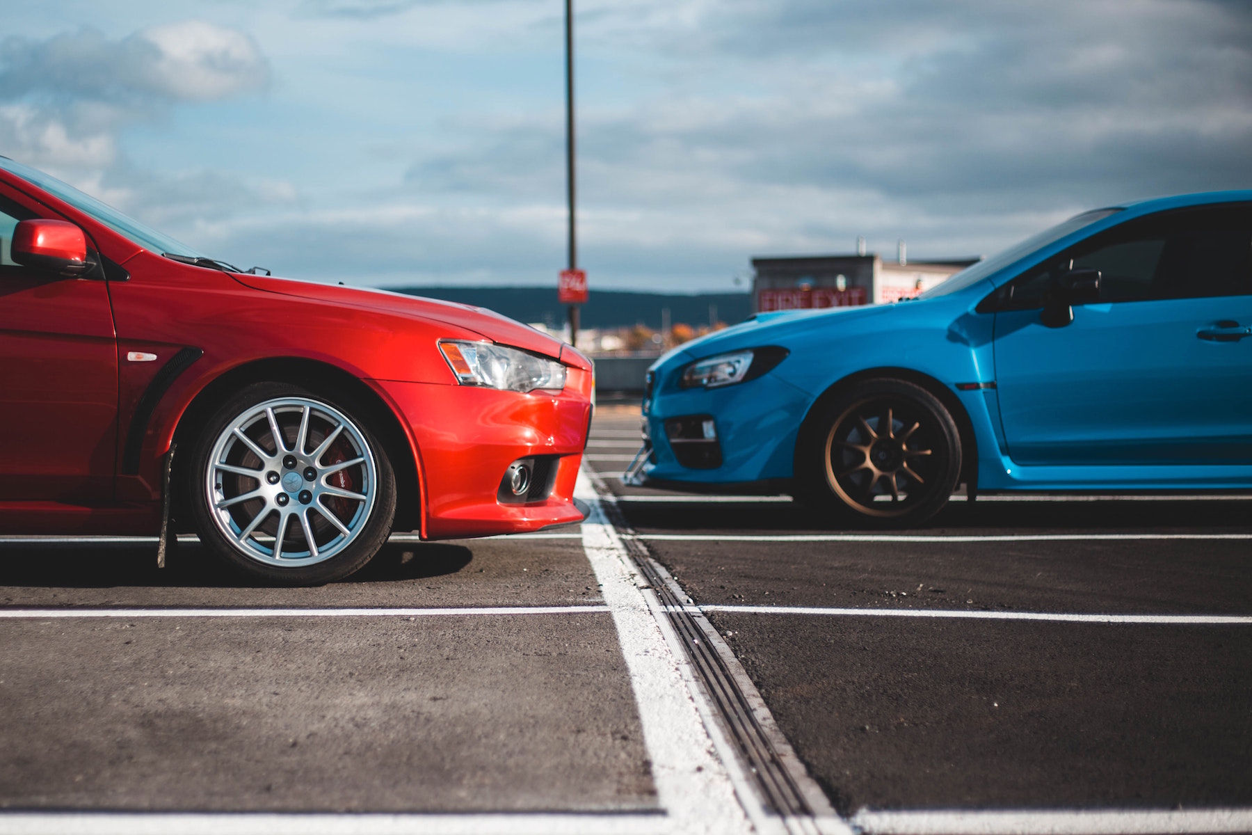 cars-erik-mclean-0teGp4oJO2A-unsplash(1)